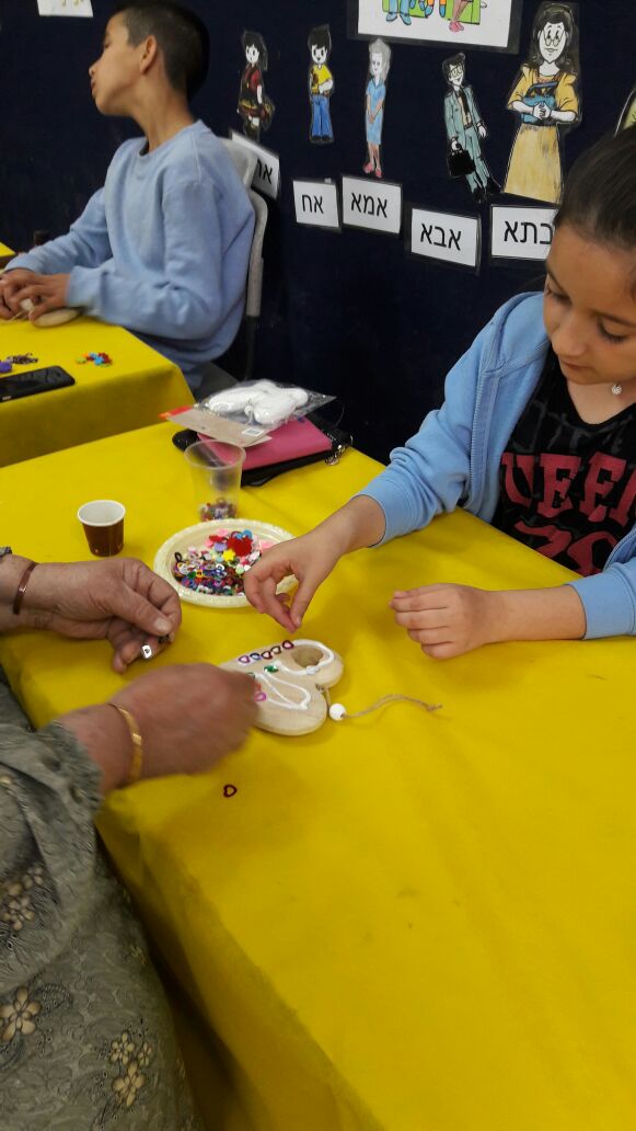 قصة رقم 6 – مدرسة عمر بن الخطاب الابتدائية – الطيبة by amase - Illustrated by الطالبة ايان والحجة رحيبة - Ourboox.com