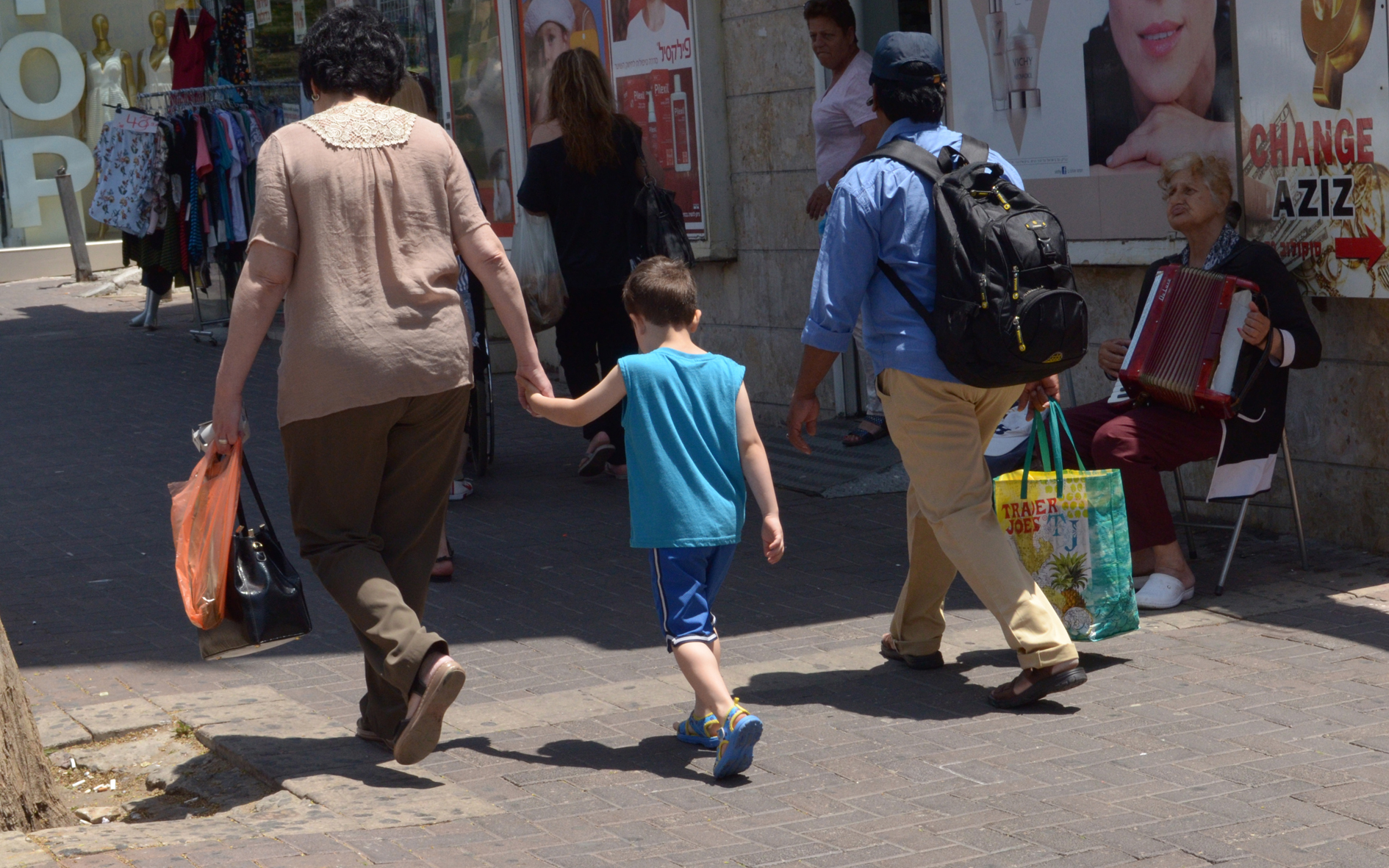 צילום רחוב by ronen hizkiayev - Illustrated by רונן חייזכיאייב - Ourboox.com