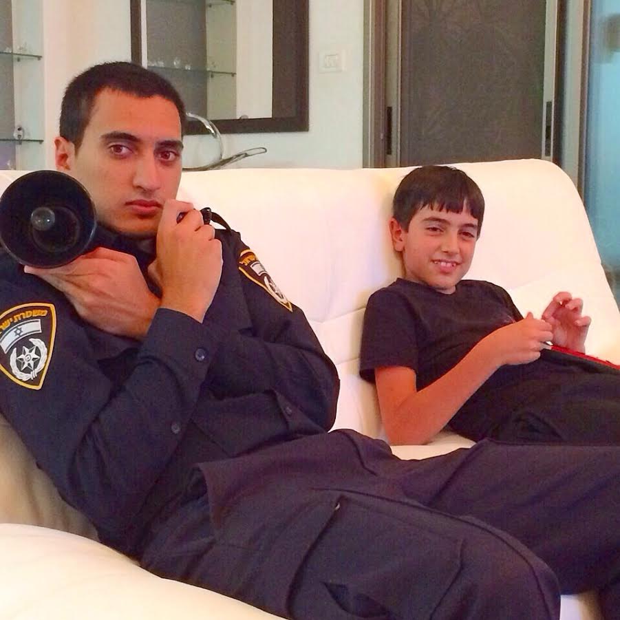 Je me présente by Nadav Ahal - Ourboox.com