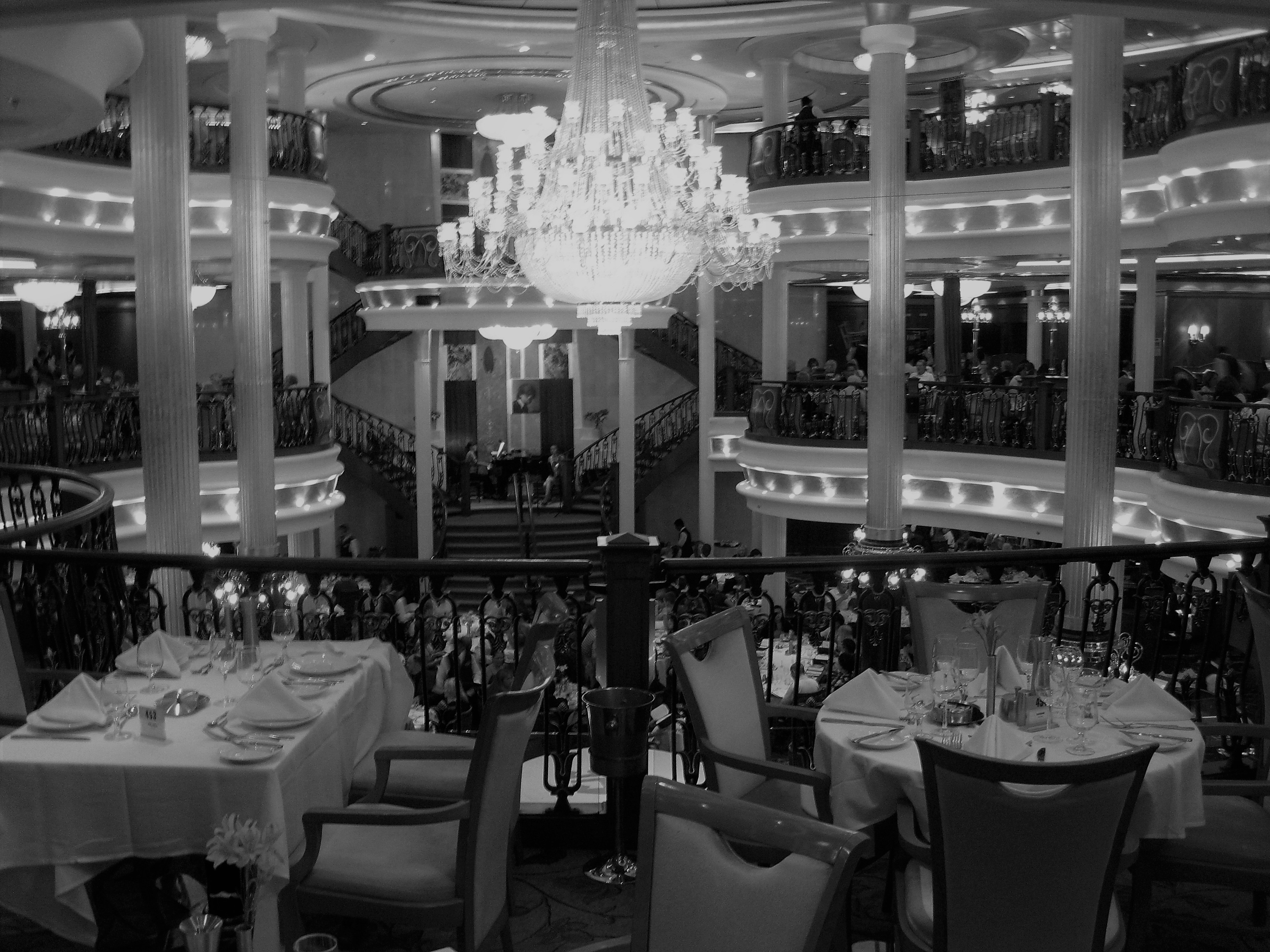 The postcards of my journey from San Francisco to Yokohama/ Oliver Tate by roni hamami - Illustrated by G. images  - Ourboox.com