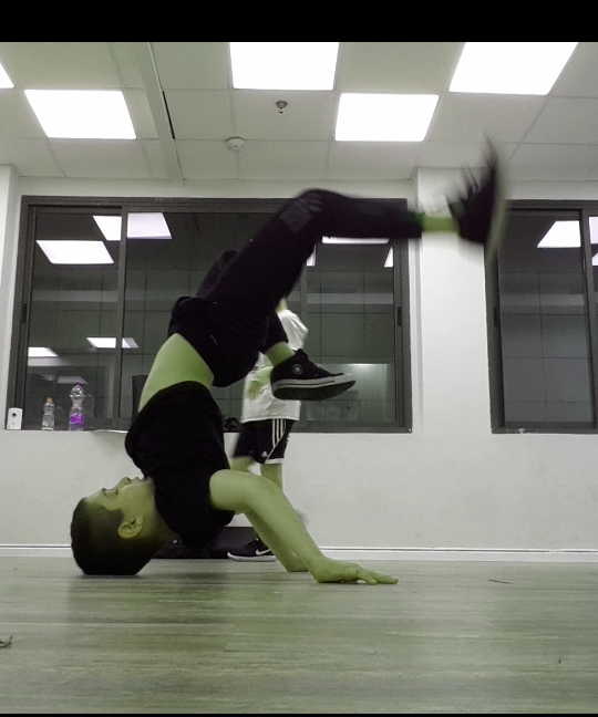 All About Me – Lavi by Lavi Shapira - Ourboox.com