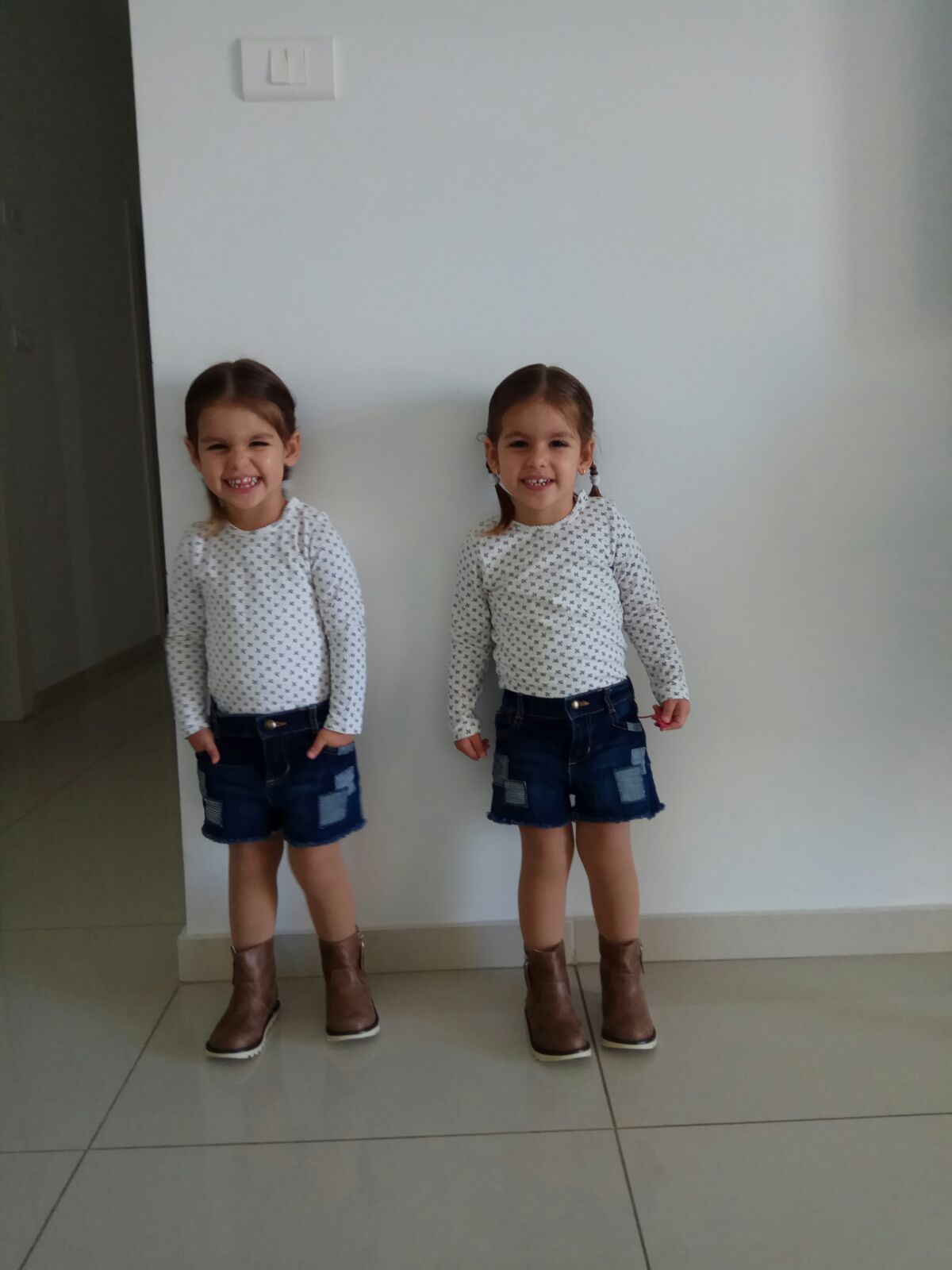 Roni & Gili by sara amar - Ourboox.com