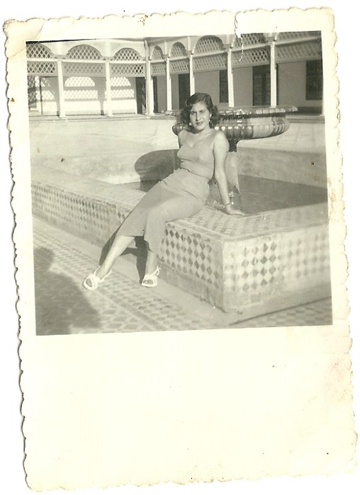 סבתא אנט ליד ארמון המלך בעיר קזבלנקה במרוקו