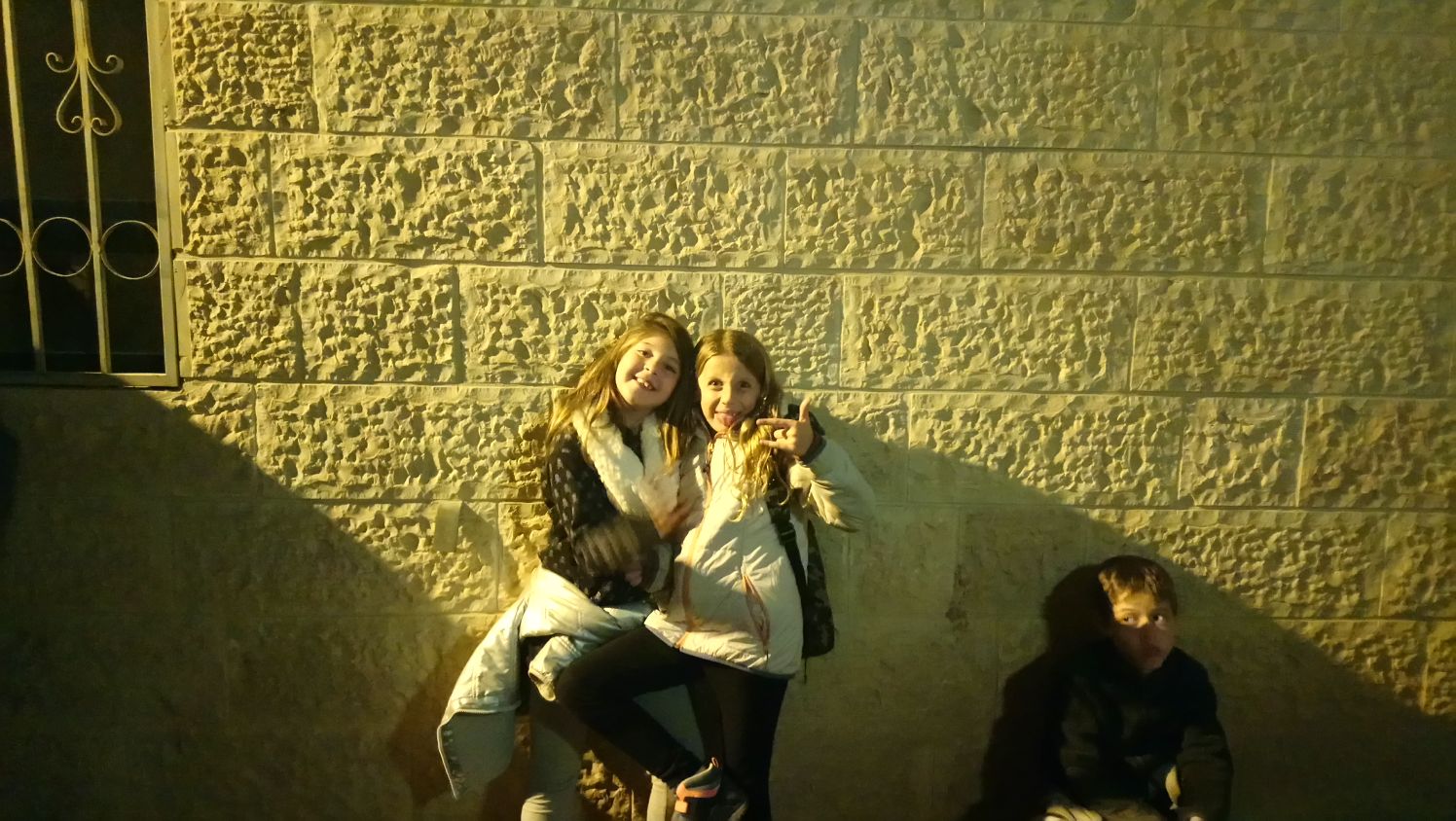 סיור חנוכה by maayan - Illustrated by מעין דותן - Ourboox.com