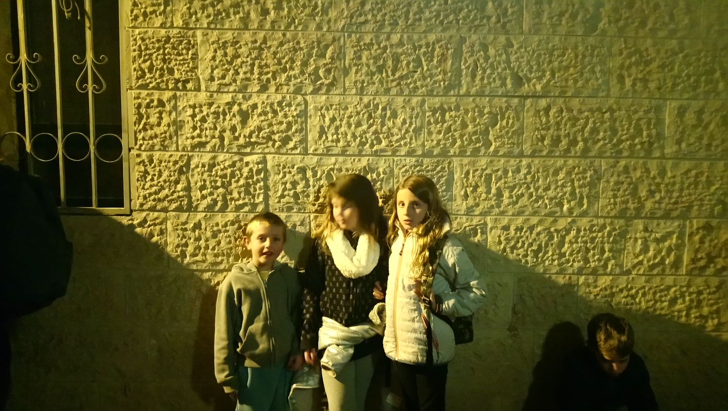 סיור חנוכה by maayan - Illustrated by מעין דותן - Ourboox.com