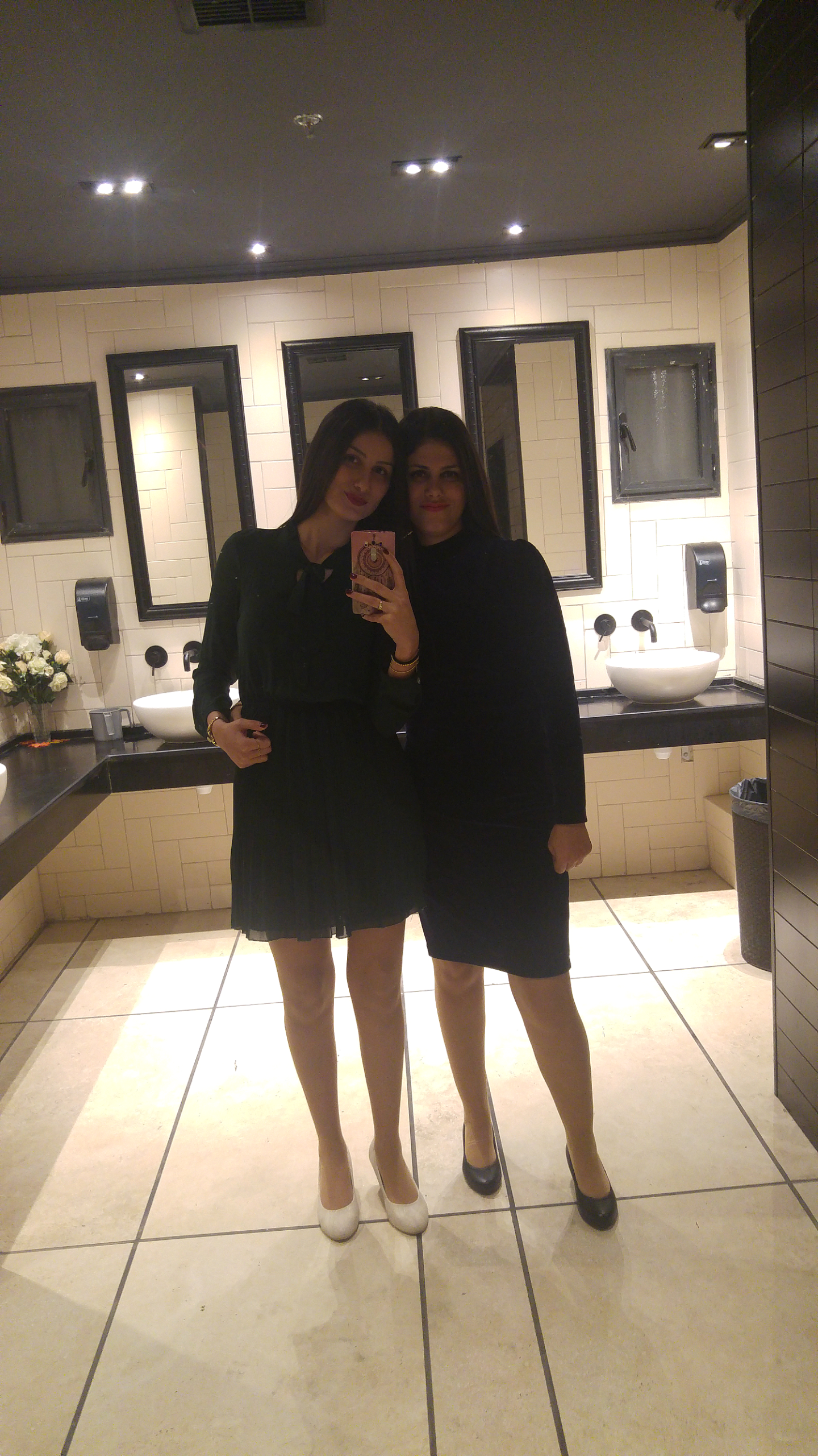 זאת אחותי נטלי היא הבכורה בבית היא בת 31