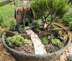 Fairy Gardens – גינות מיניאטוריות במיכלים ועציצים by Micki Heller - Ourboox.com