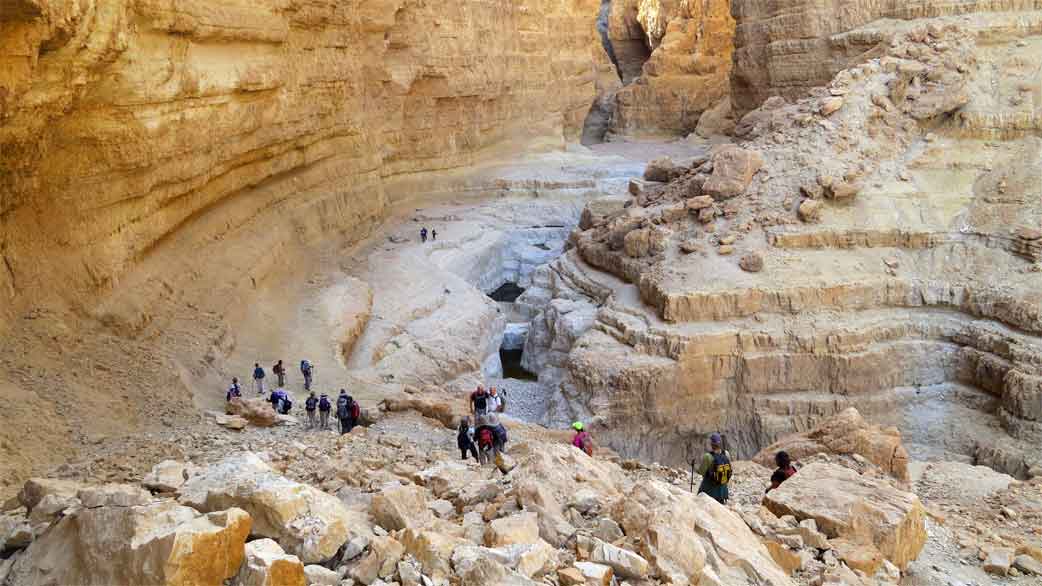 טיול שנתי מדבר יהודה by MICHAL - Illustrated by מיכל זולוטורב - Ourboox.com