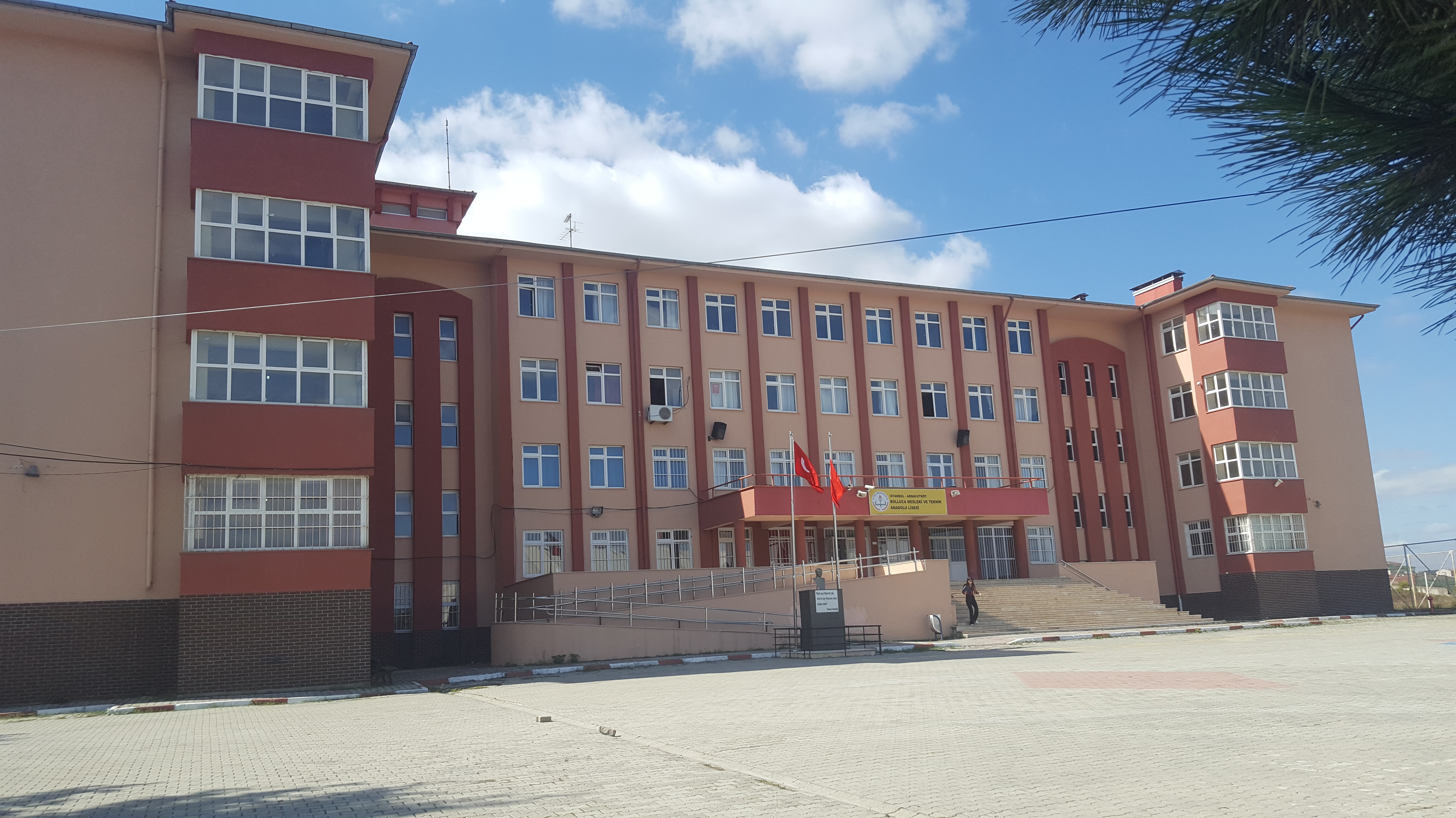 BOLLUCA MESLEKİ VE TEKNİK ANADOLU LİSESİ