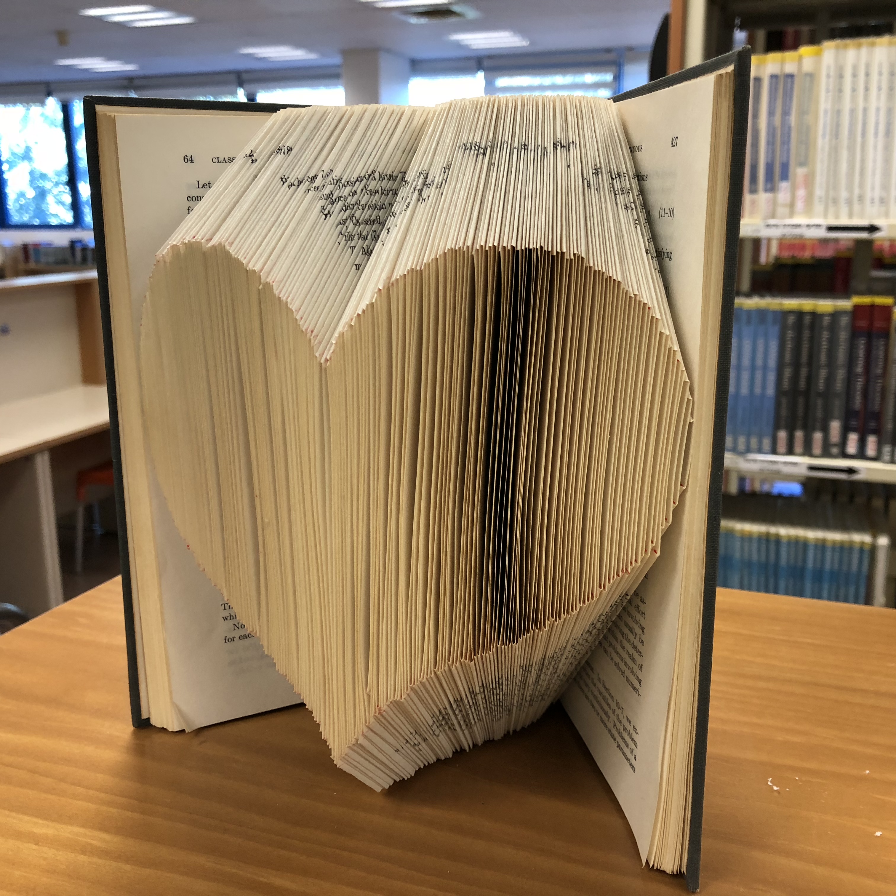 A Visit to the Library at HIT – With Michal Chill by Mel Rosenberg - מל רוזנברג - Ourboox.com