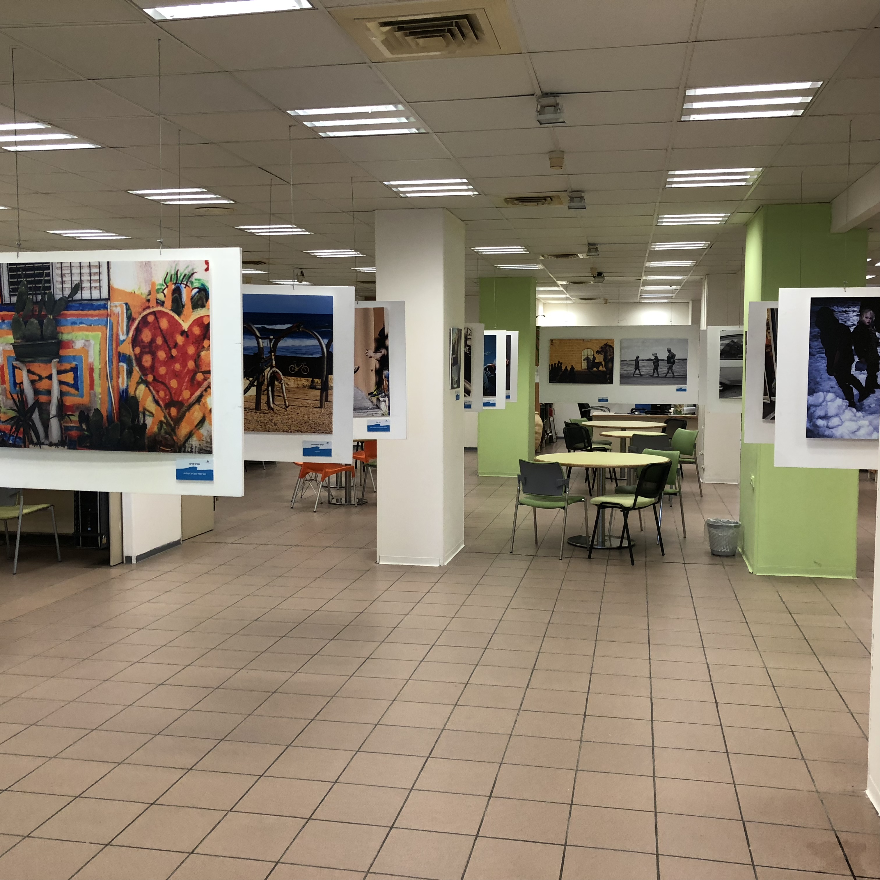 A Visit to the Library at HIT – With Michal Chill by Mel Rosenberg - מל רוזנברג - Ourboox.com