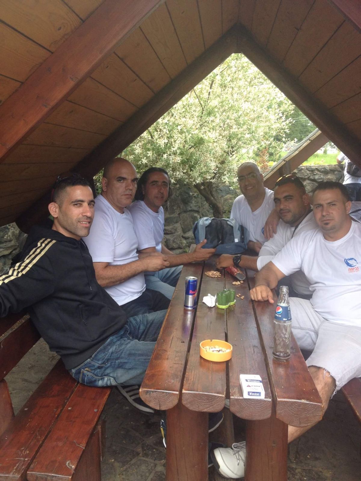 מילים קטנות לאנשים גדולים by Esmaeel Hawa - Illustrated by Esmaeel Hawa - Ourboox.com