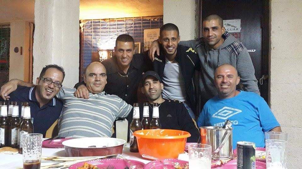 מילים קטנות לאנשים גדולים by Esmaeel Hawa - Illustrated by Esmaeel Hawa - Ourboox.com