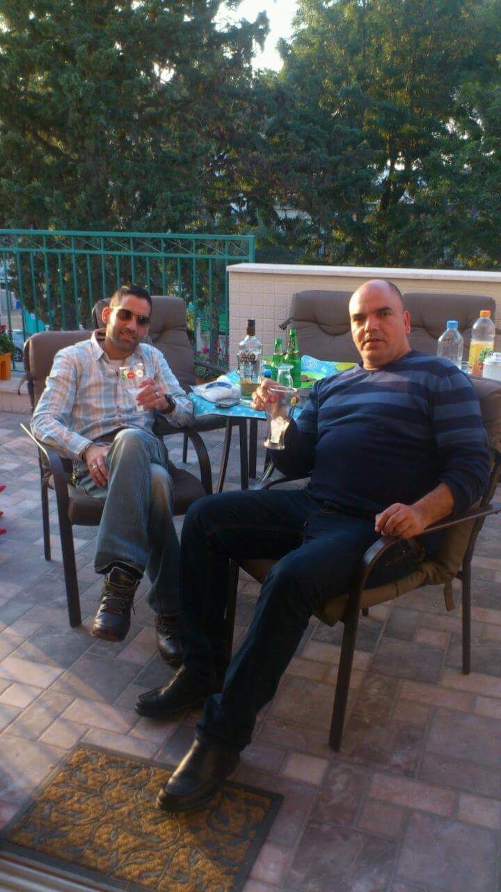 מילים קטנות לאנשים גדולים by Esmaeel Hawa - Illustrated by Esmaeel Hawa - Ourboox.com