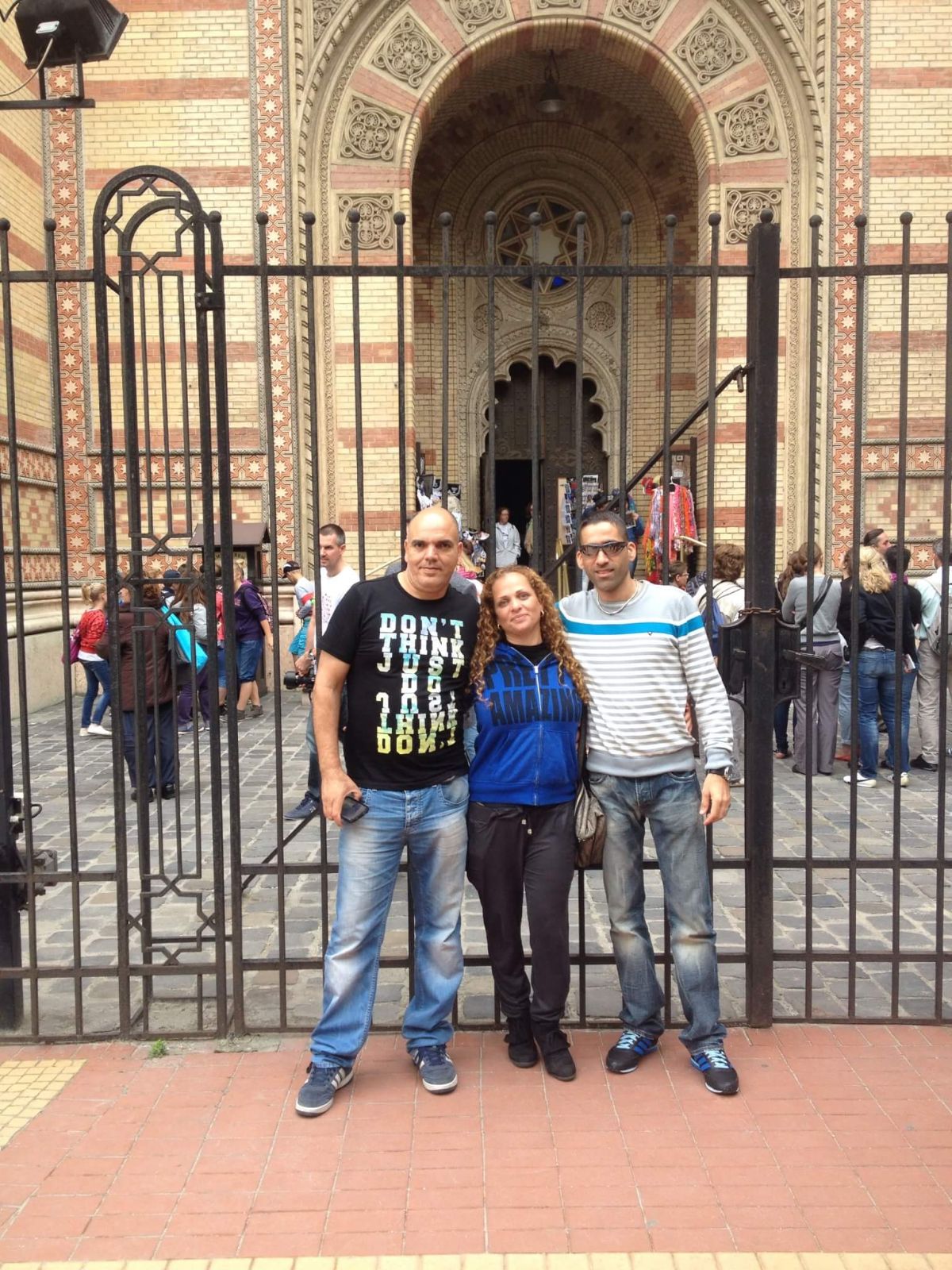 מילים קטנות לאנשים גדולים by Esmaeel Hawa - Illustrated by Esmaeel Hawa - Ourboox.com