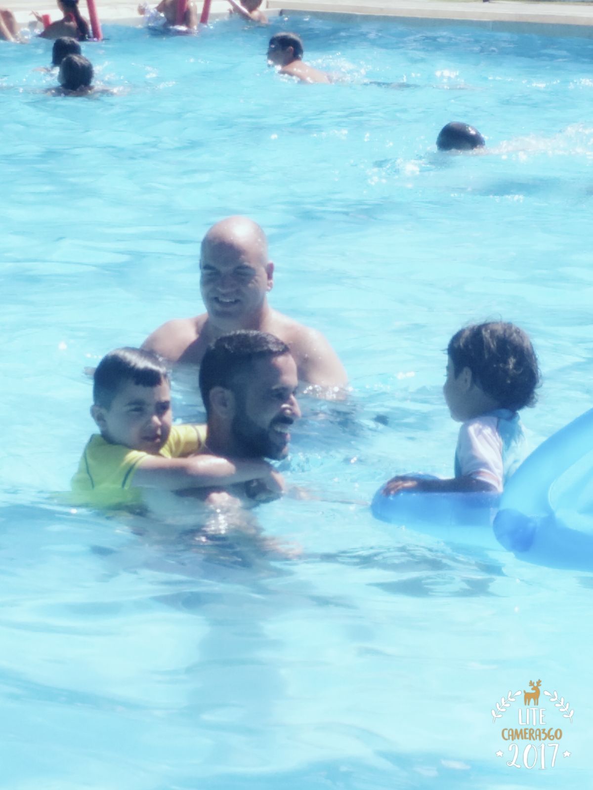 מילים קטנות לאנשים גדולים by Esmaeel Hawa - Illustrated by Esmaeel Hawa - Ourboox.com