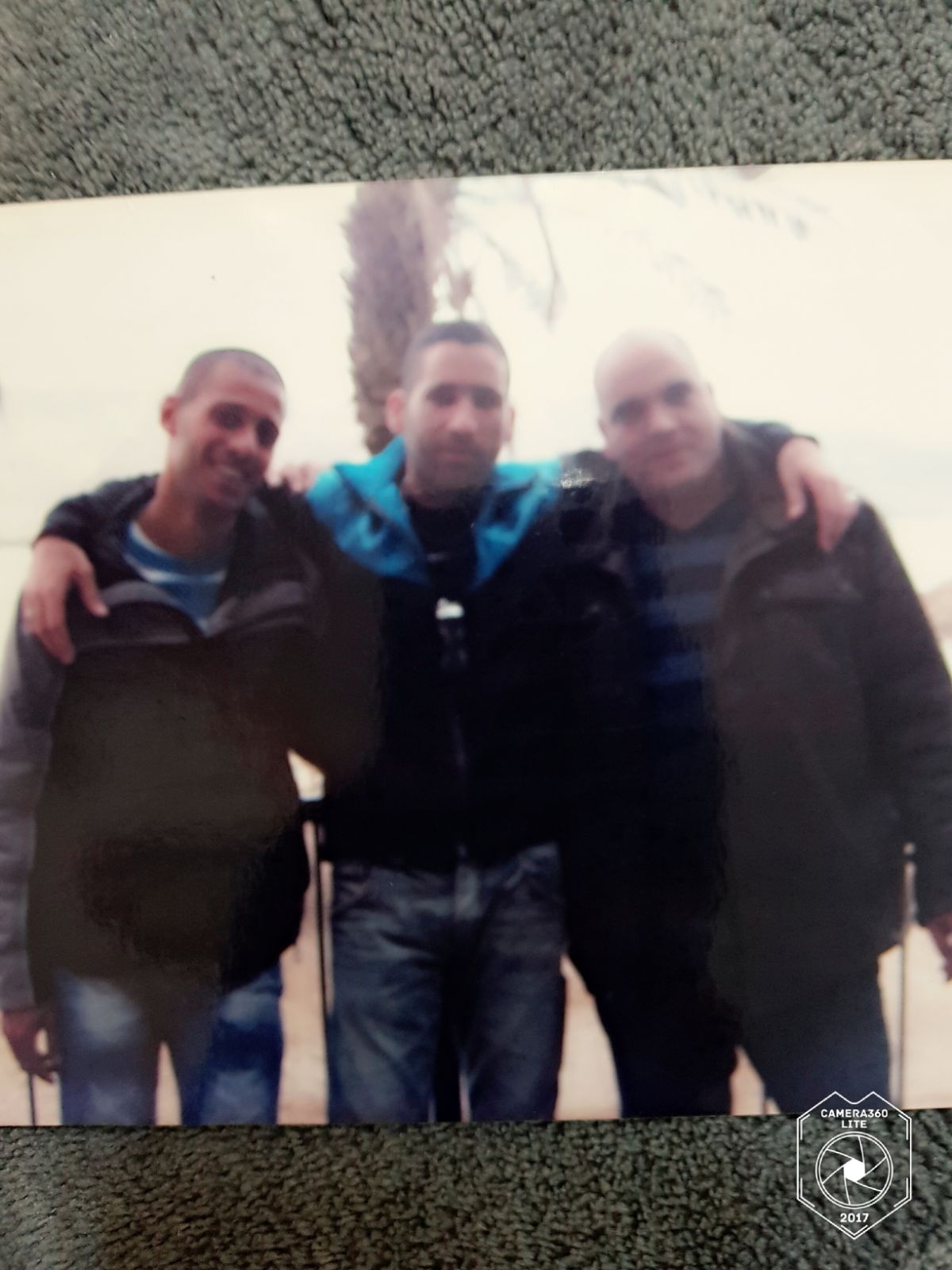 מילים קטנות לאנשים גדולים by Esmaeel Hawa - Illustrated by Esmaeel Hawa - Ourboox.com