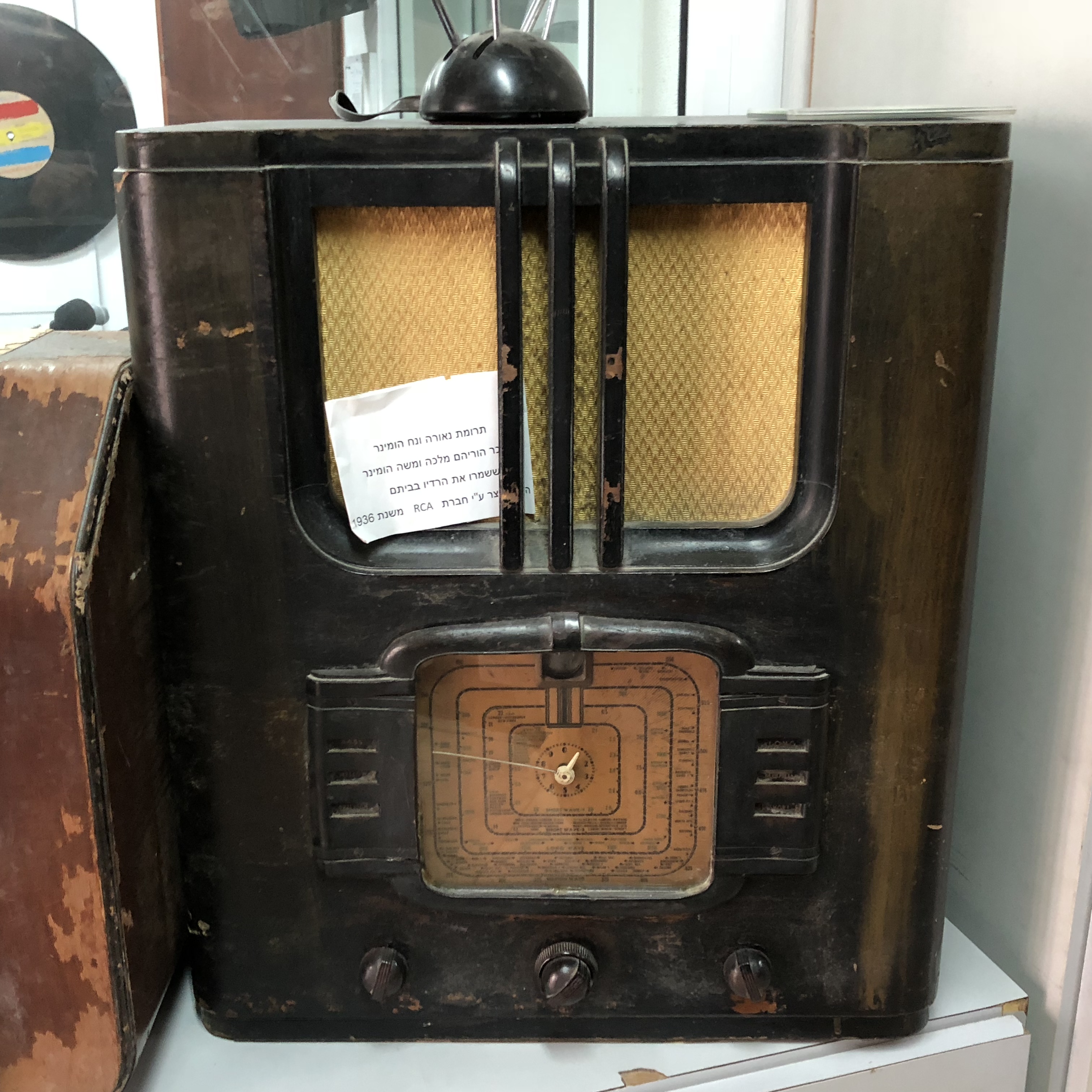Old Vintage Radios by Mel Rosenberg - מל רוזנברג - Ourboox.com