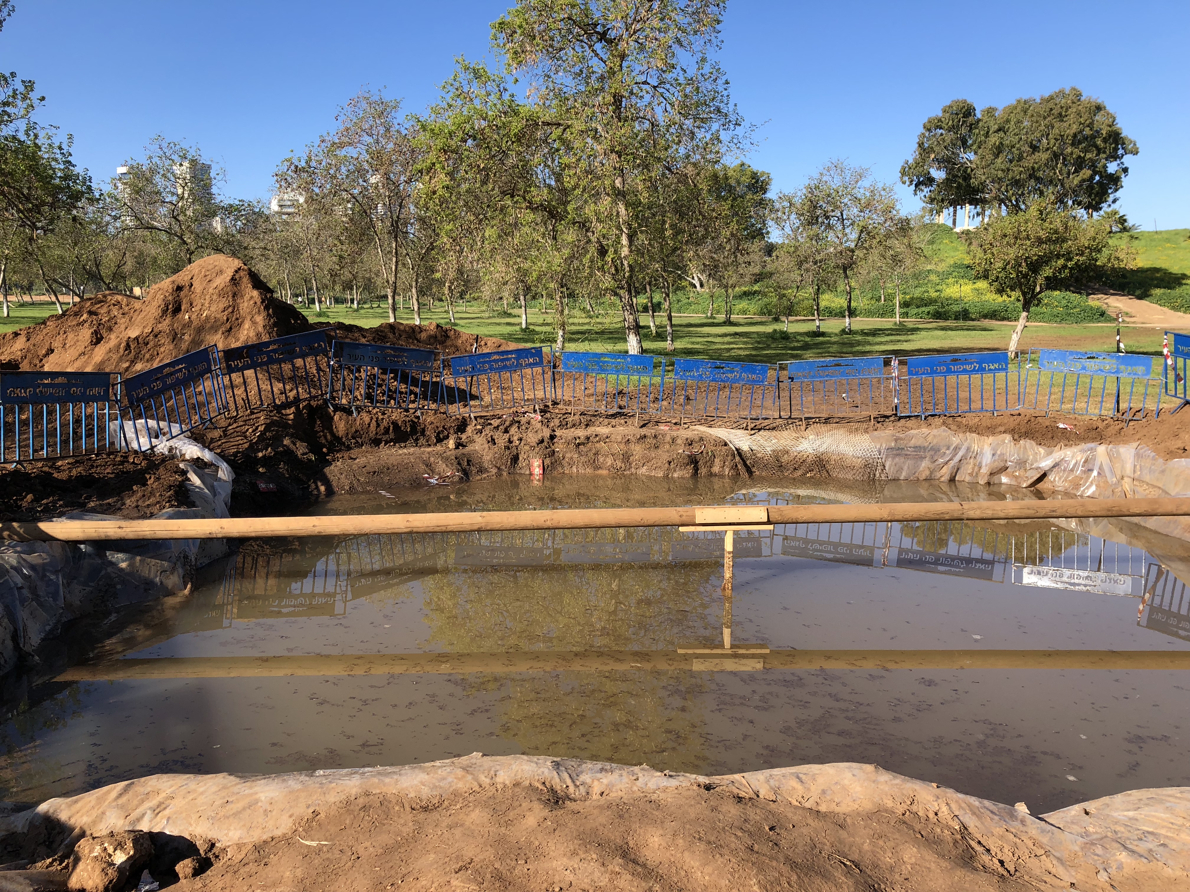 Mud Day in Tel Aviv, 2018 by Mel Rosenberg - מל רוזנברג - Ourboox.com