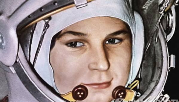 اول امرأة تصعد الى الفضاء by تــالا الرشـق - Illustrated by تالا الرشق - Ourboox.com