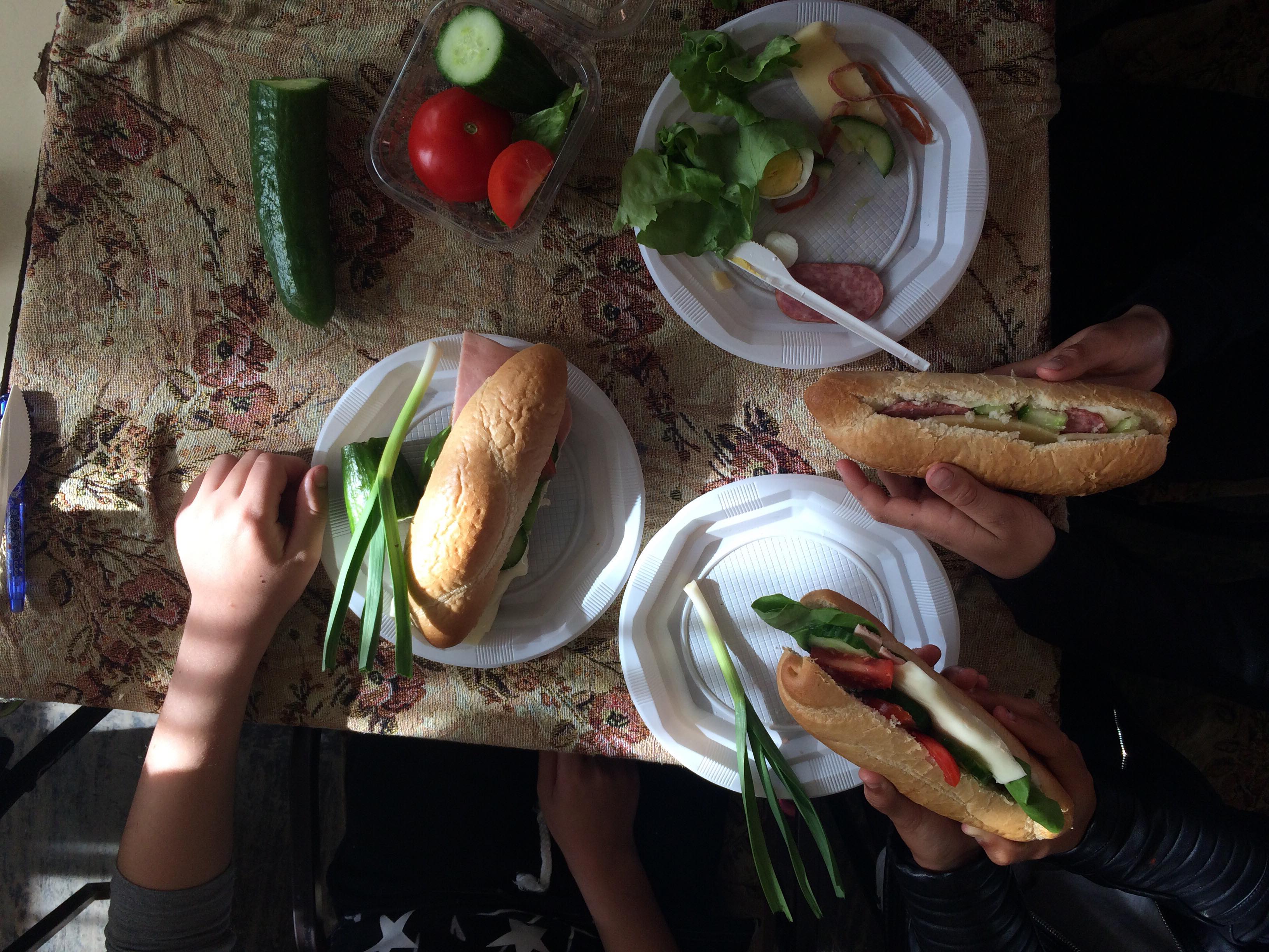 HEALTHY LOCAL SANDWICHES DAY by Pătru Lucian-Cătălin - Ourboox.com