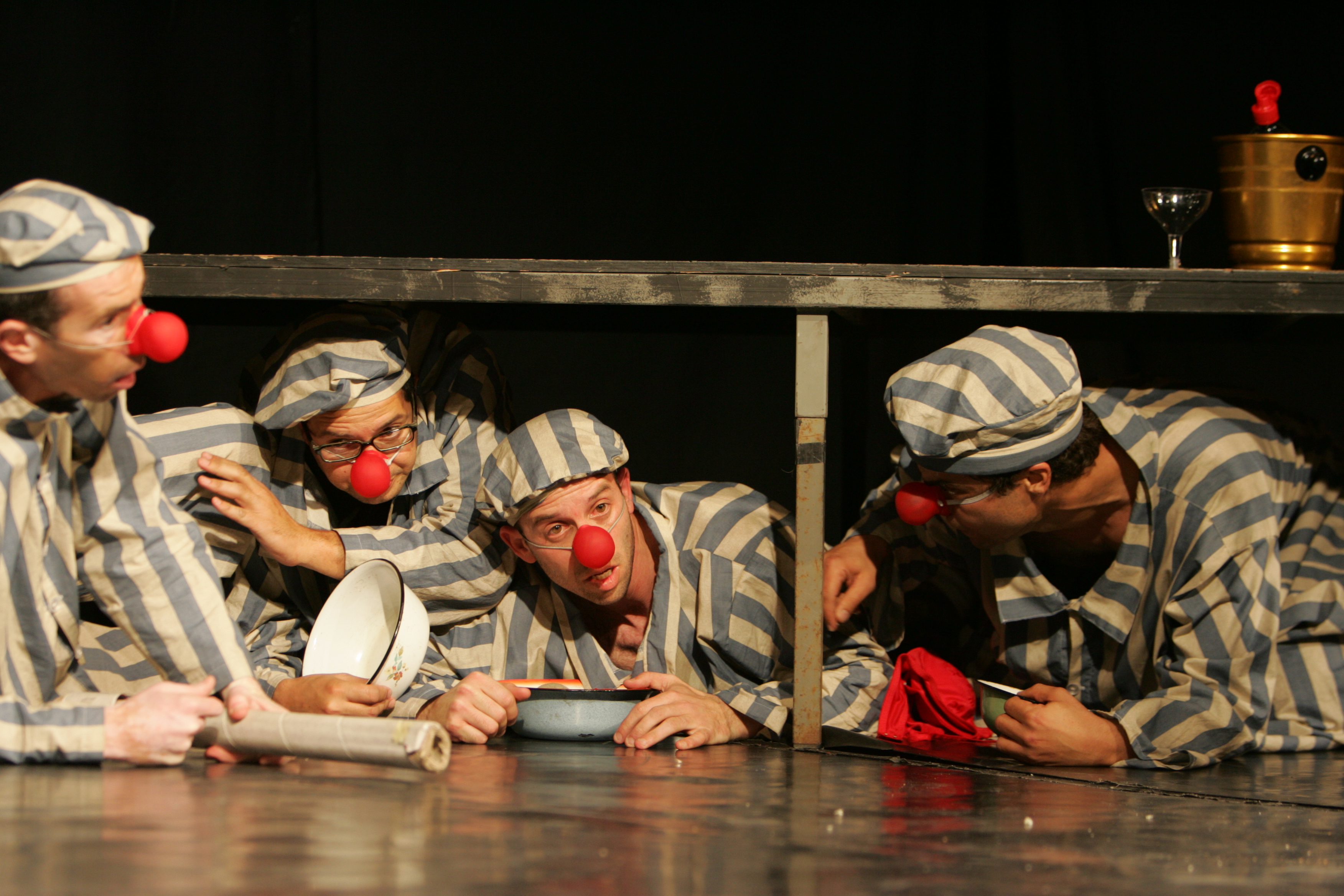 ליצני החצר – אביגדור דגן by shlomit - Ourboox.com