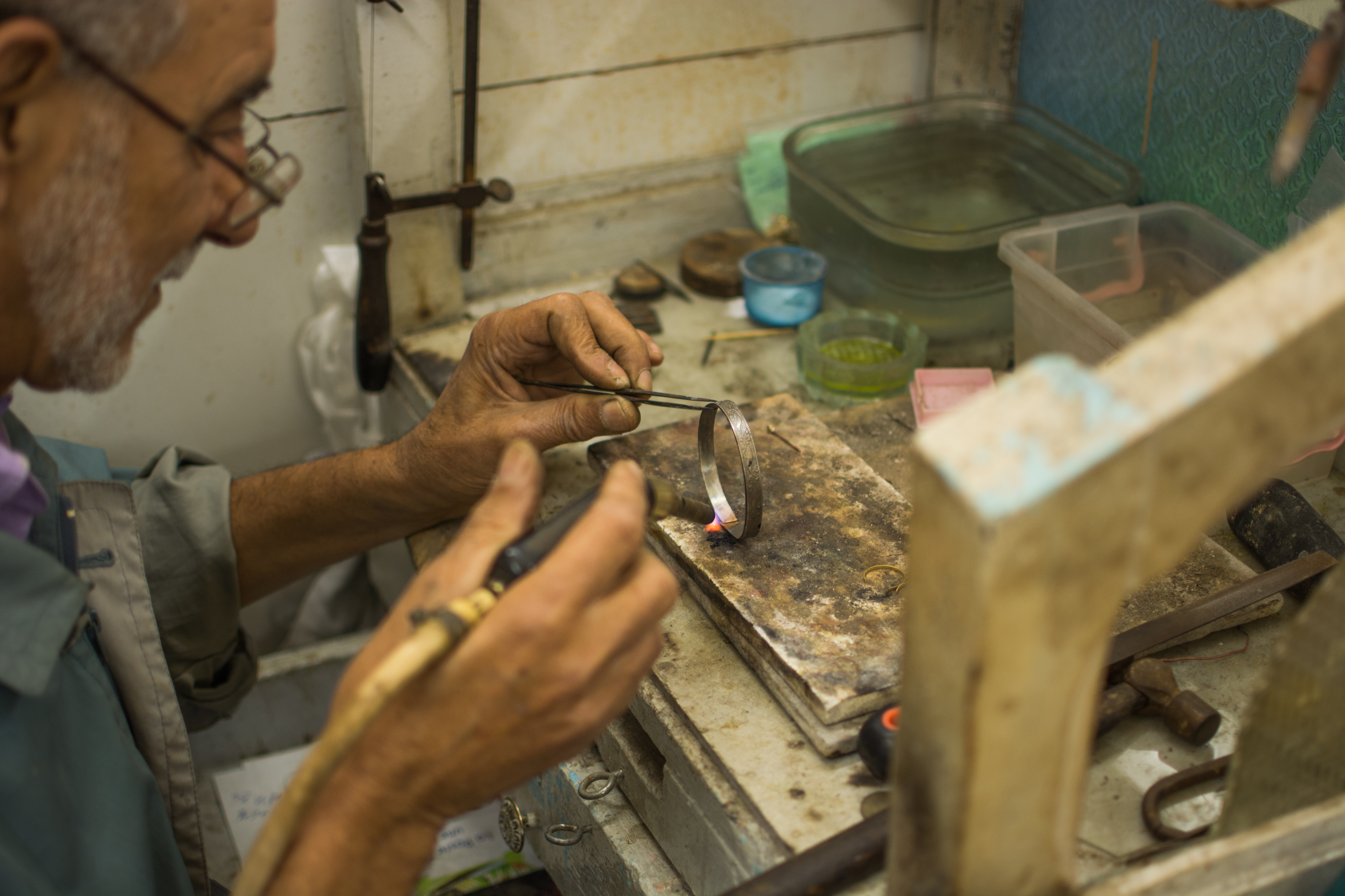 الصناعات التقليدية بالبلاد التونسية by zeinebsoula - Ourboox.com