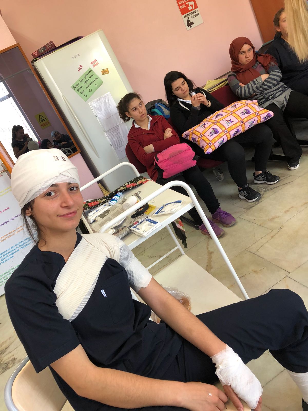 İlk Yardım Öğreniyoruz by Ena - Ourboox.com