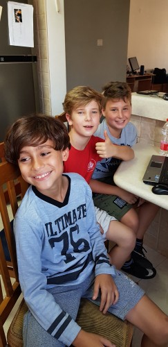 בית יד לבנים by koren alon itay - Illustrated by קורן, אלון ואיתי - Ourboox.com