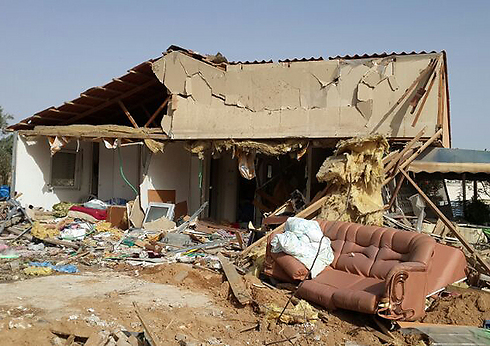 יאנקו מן העיר התחתית by Adi Balelti - Illustrated by Adi Balelti and Shoval Antipov - Ourboox.com