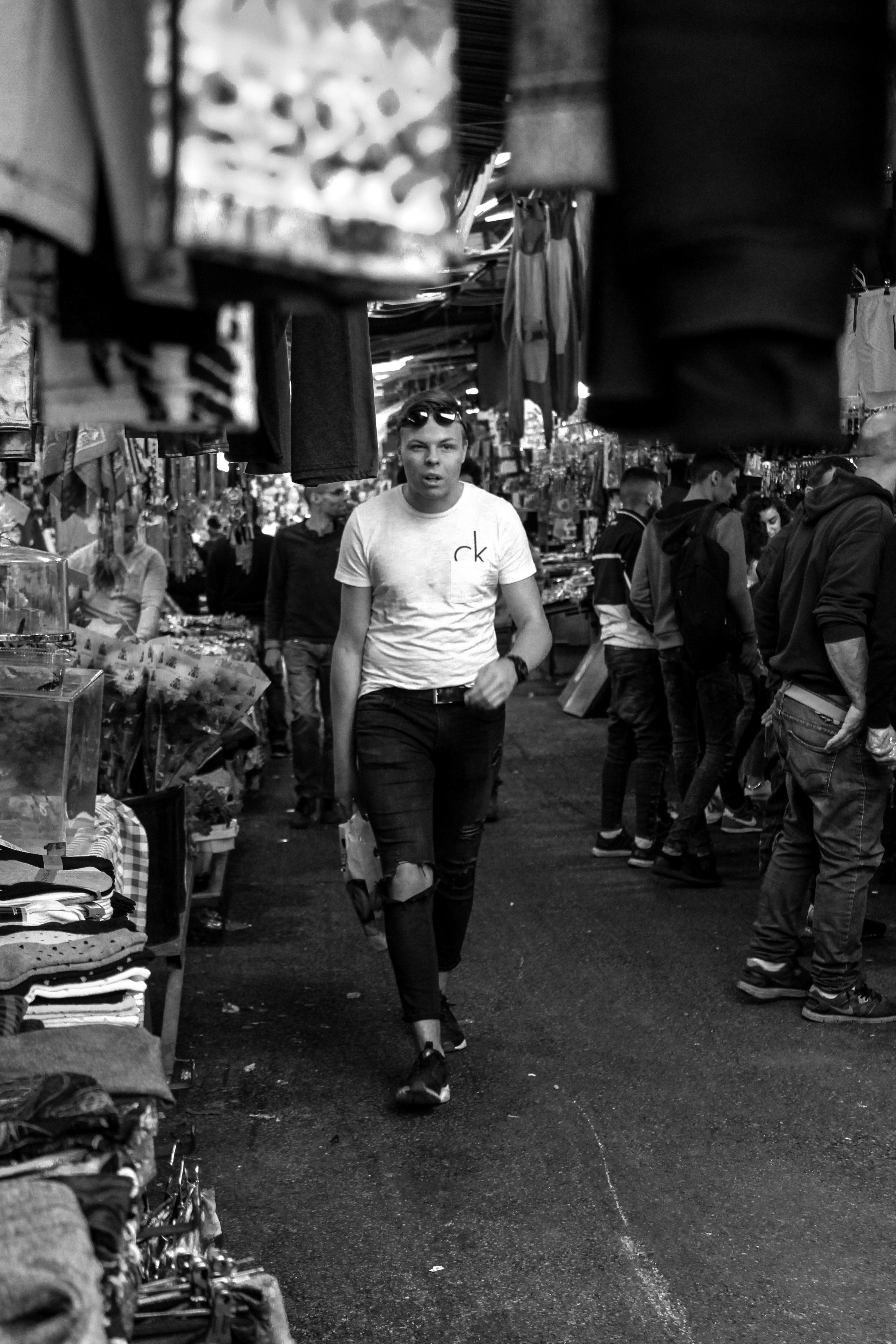 פרויקט בצילום – צילומי רחוב by eliadK - Illustrated by אליעד קיטייב - Ourboox.com