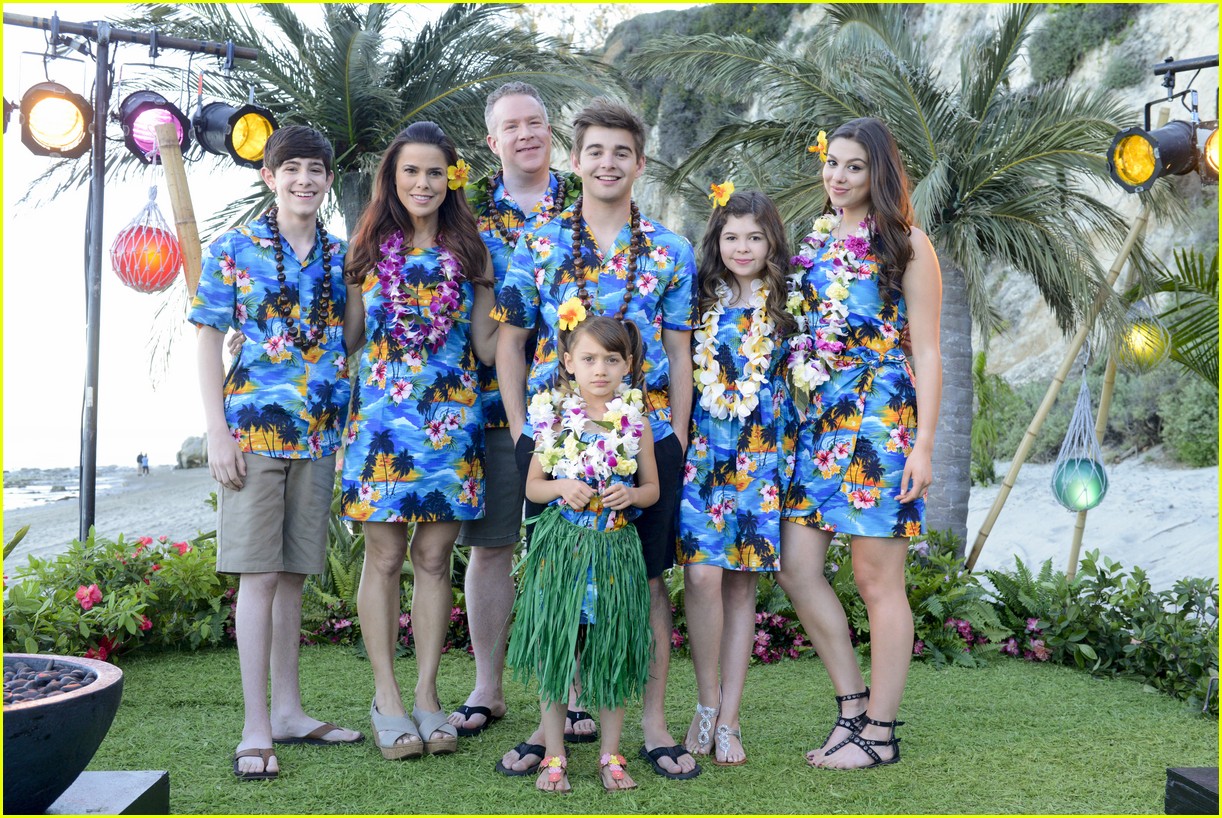 משפחת רעם בהוואי by shshsh - Illustrated by כתבה: הודיה דוידוף מכיתה ה