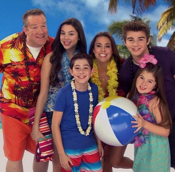 משפחת רעם בהוואי by shshsh - Illustrated by כתבה: הודיה דוידוף מכיתה ה