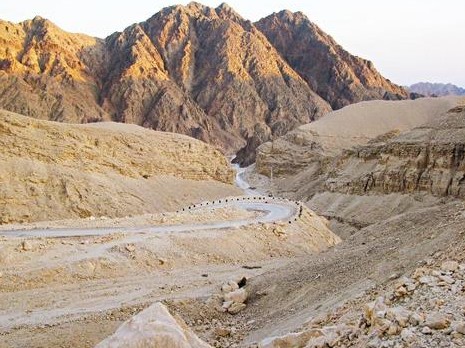 טיול שנתי שכבת י’ב תיכון בן גוריון. by raz rimoni - Illustrated by שני בלסיאנו ורז רימוני - Ourboox.com