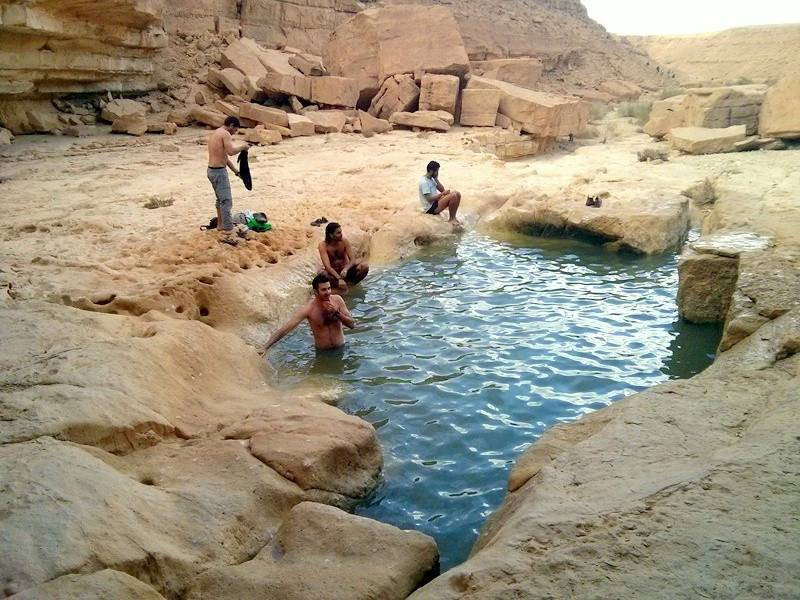 טיול שנתי שכבת י’ב תיכון בן גוריון. by raz rimoni - Illustrated by שני בלסיאנו ורז רימוני - Ourboox.com