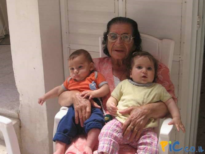 עבודת שורשים – מי קובע מה אני?! by einav - Ourboox.com