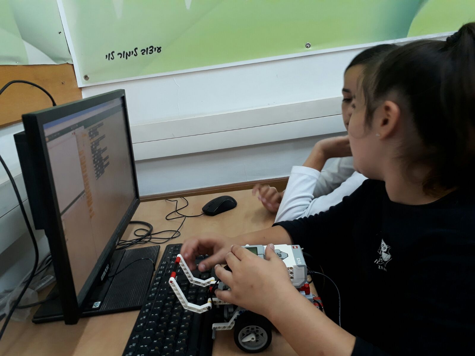 רובוטיקה וקוד במדעים תשע”ח by hani gabay - Ourboox.com