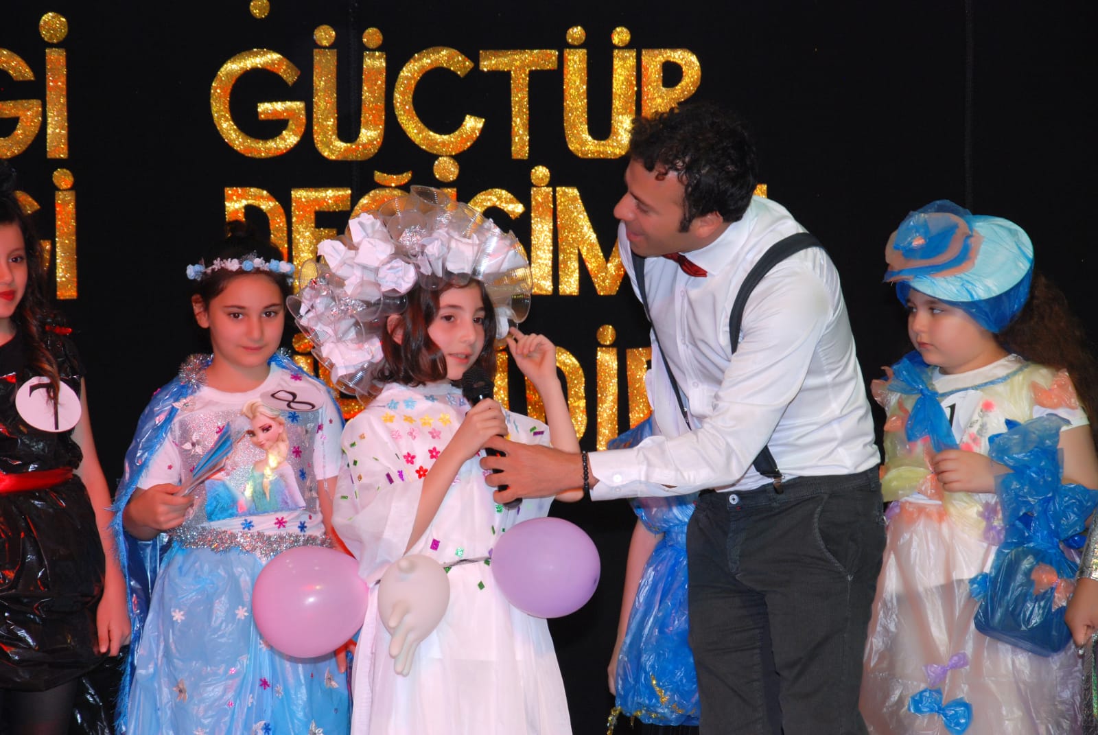 ÖNCÜ KOLEJ ATIKLARINI DEĞERLENDİRİYOR by esra pektaş - Illustrated by Esra PEKTAŞ - Ourboox.com