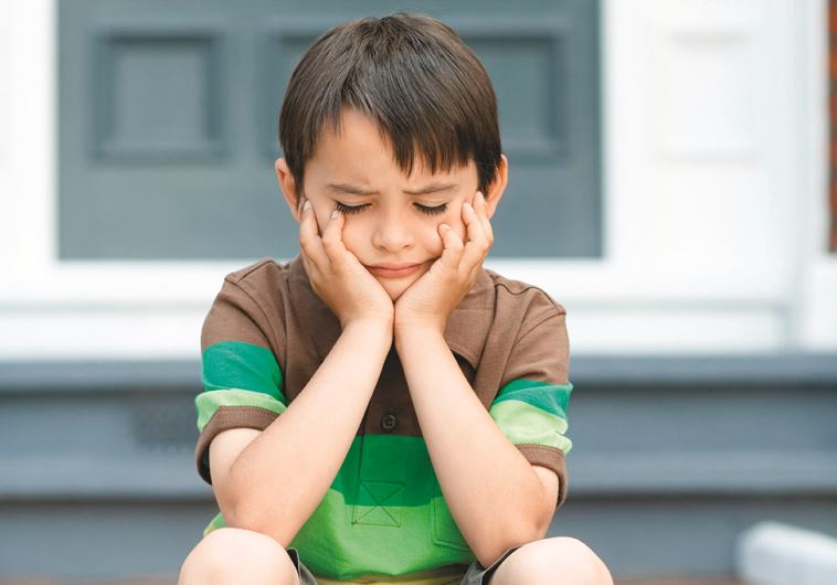 מסמרים בגדר by Naama elias - Illustrated by אורית ונעמה - Ourboox.com