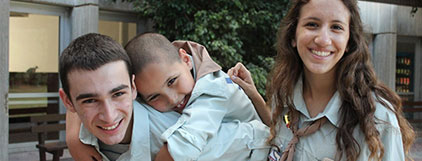 מסמרים בגדר by Naama elias - Illustrated by אורית ונעמה - Ourboox.com