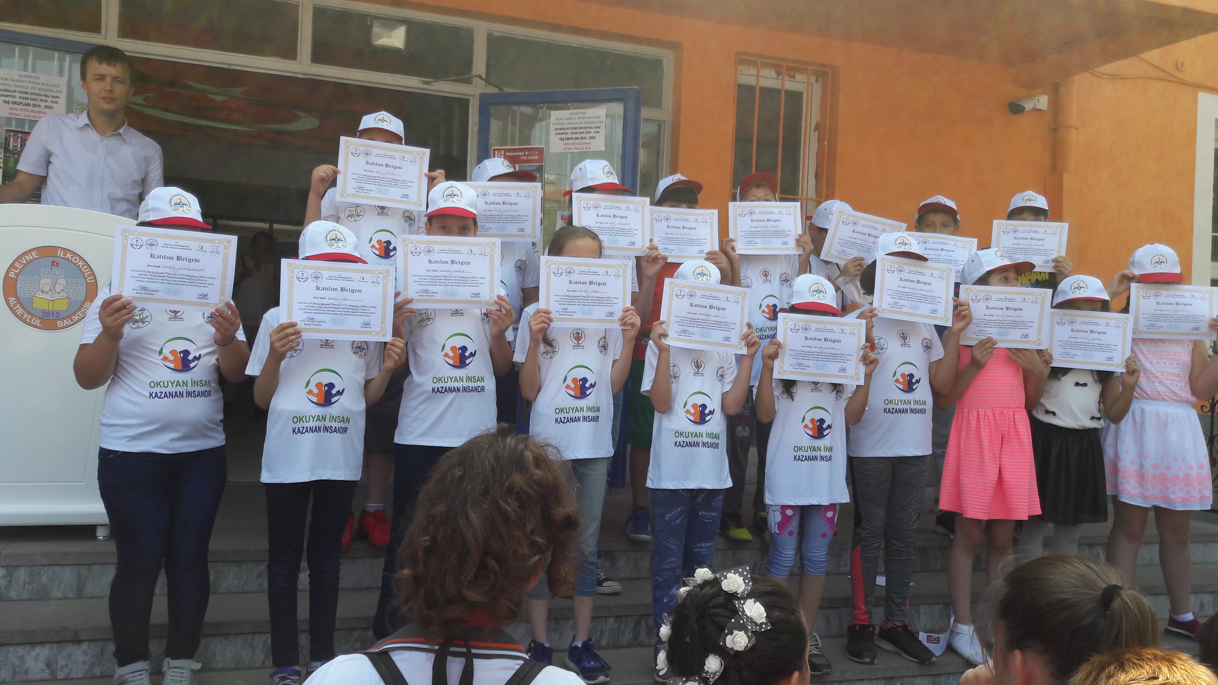 PROJEYE KATILAN ÖĞRENCİLERİMİZE KATILIM BELGELERİNİN VERİLMESİ