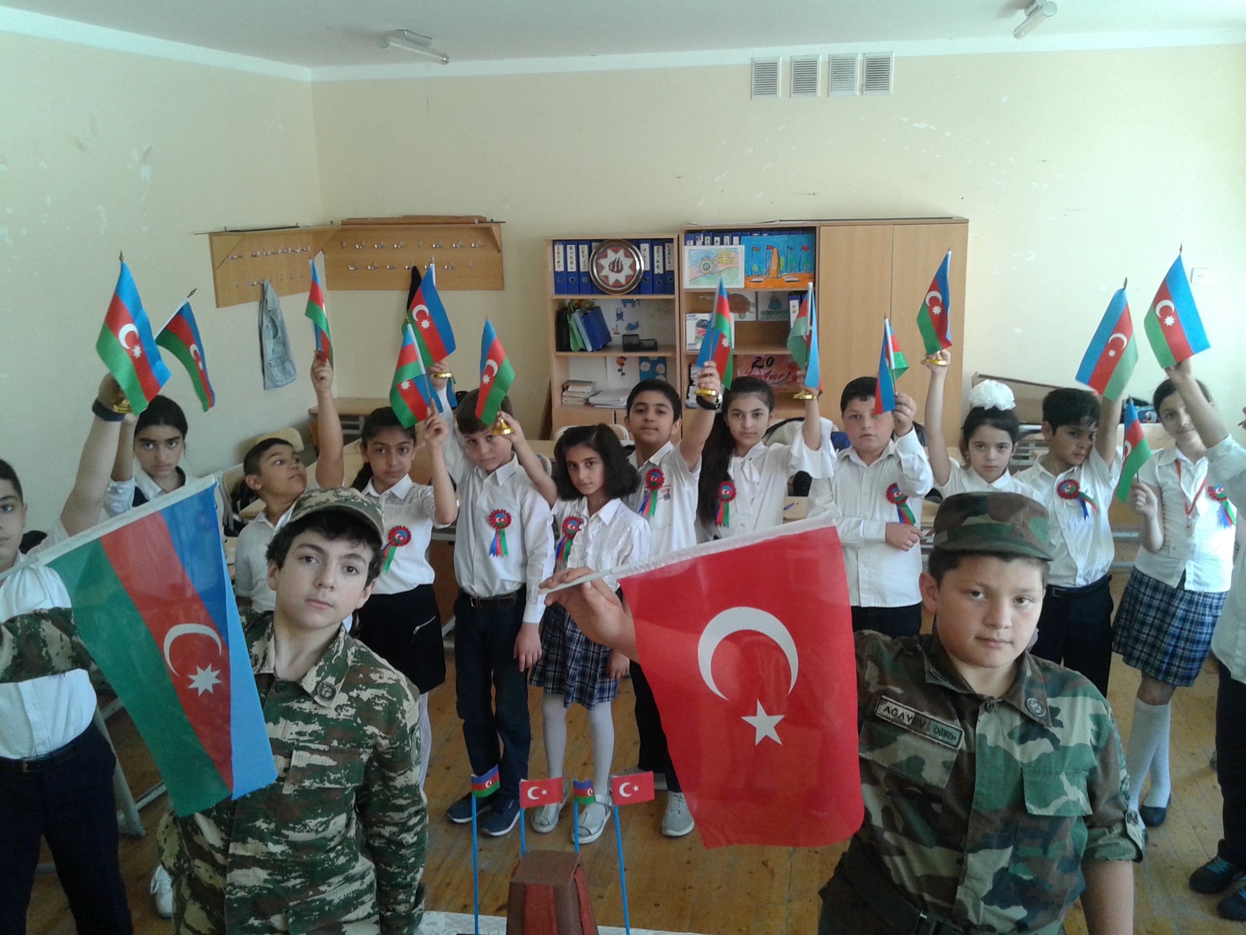 İKİ DEVLET BİR MİLLET eğitimde web 2.00 araçları kullanımı by İki Devlet,Bir Millet 