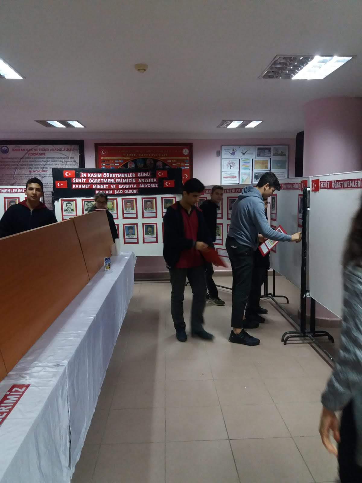 ögretmenler günü sergi by burcusonmez - Illustrated by NİHAT-DERYA-BURAK - Ourboox.com