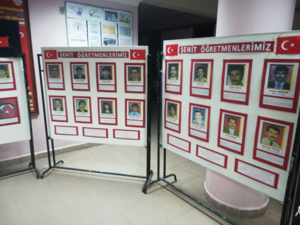 ögretmenler günü sergi by burcusonmez - Illustrated by NİHAT-DERYA-BURAK - Ourboox.com