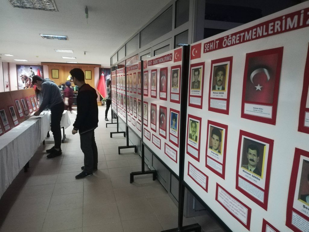 ögretmenler günü sergi by burcusonmez - Illustrated by NİHAT-DERYA-BURAK - Ourboox.com