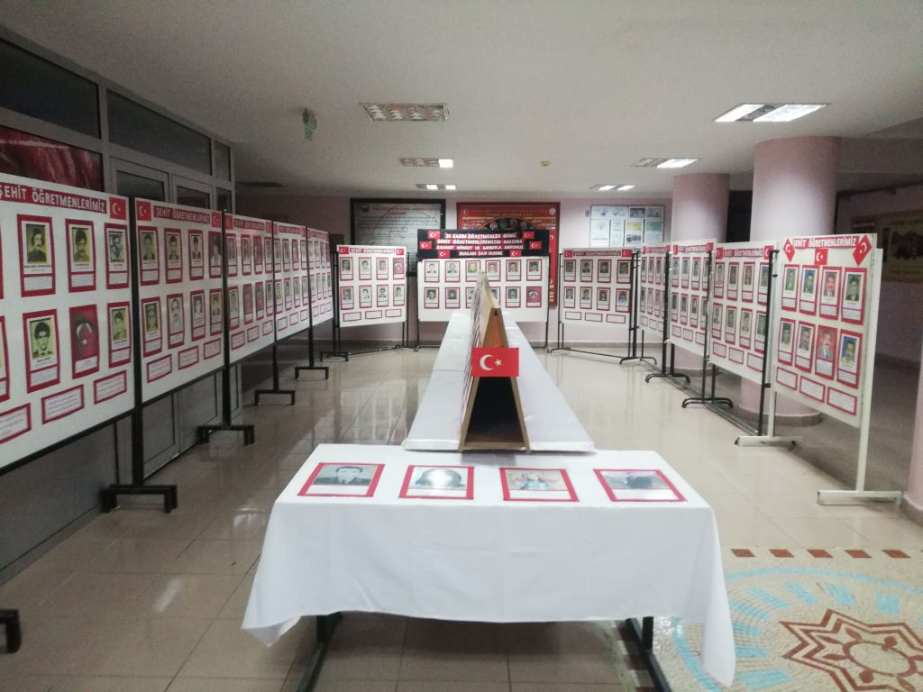 ögretmenler günü sergi by burcusonmez - Illustrated by NİHAT-DERYA-BURAK - Ourboox.com