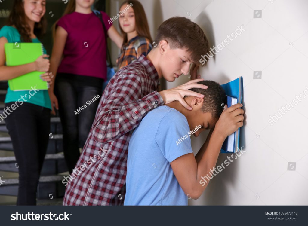 The Bully by Claudia Diaz-Mora - Illustrated by Gerald Purnell - Ourboox.com