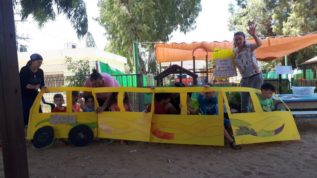 אפרים מטייל בירושלים by olga - Illustrated by ילדי גן דובדבן - Ourboox.com