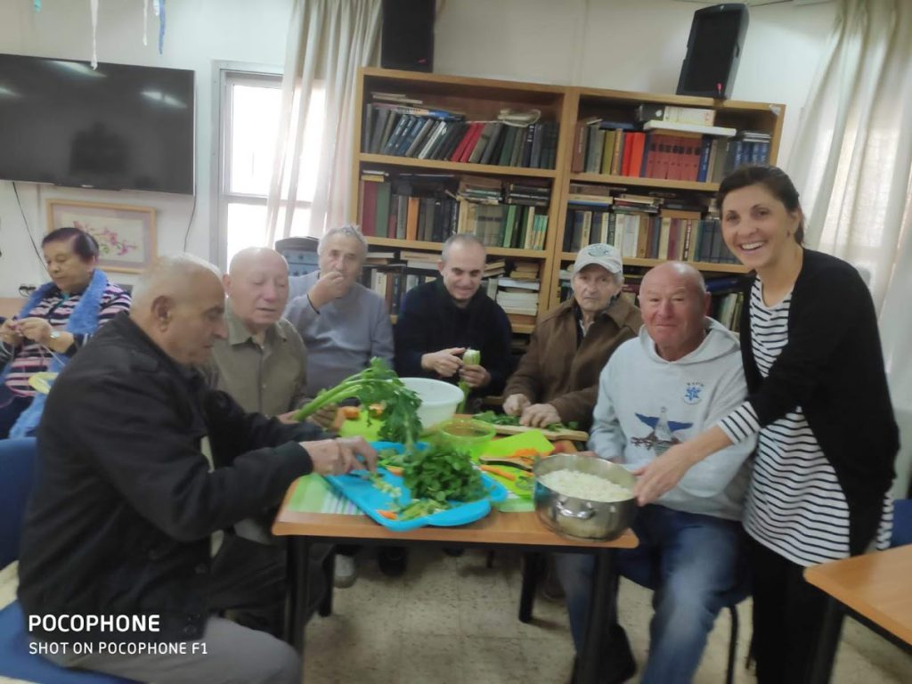 פעילות המדור לאזרחים ותיקים האגף לשירותים חברתיים מגדל העמק by bracha ben sadon - Ourboox.com