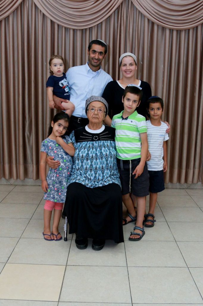 משפחת נבו by izak nevo - Illustrated by יצחק נבו - Ourboox.com